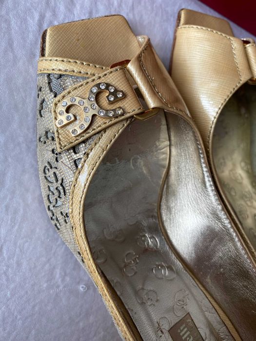 Продам нарядные женские туфли