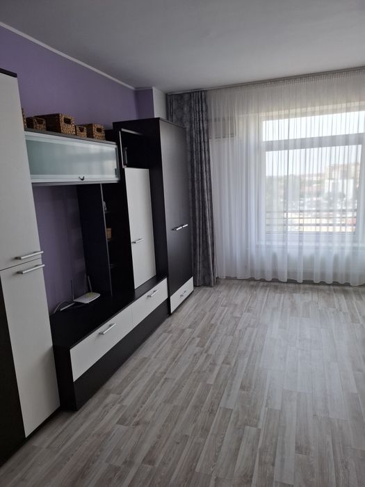 Închiriez studio