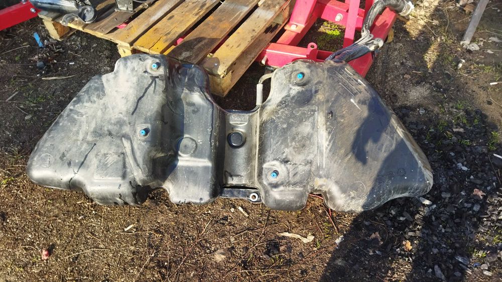 Продавам резервоар за гориво Mercedes