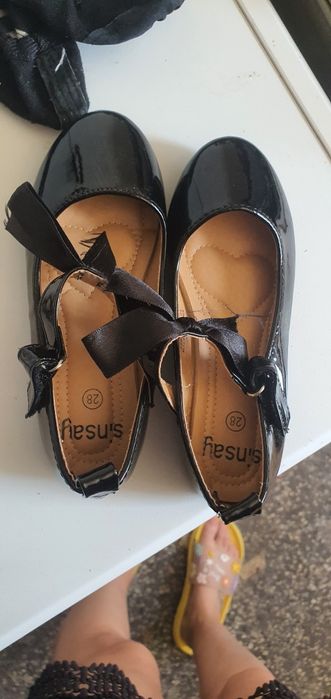 Обувки за момиче и сандали