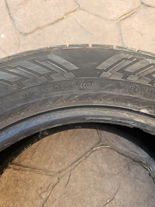 Anvelope Vara Nokian 215 60 17