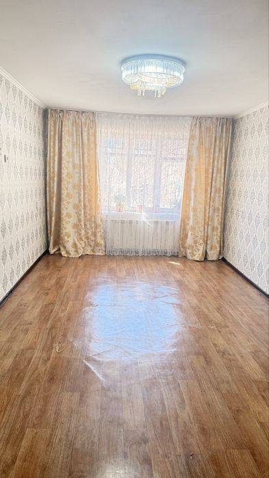 Продам 2х  комнатную квартиру в центре