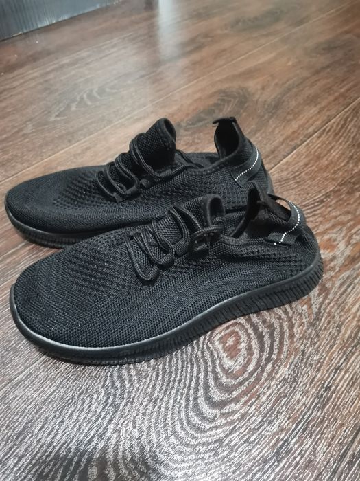 Кроссовки новые для мальчиков и для девочек можно