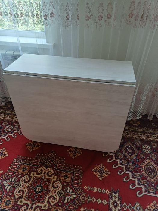 Продам стол книжку
