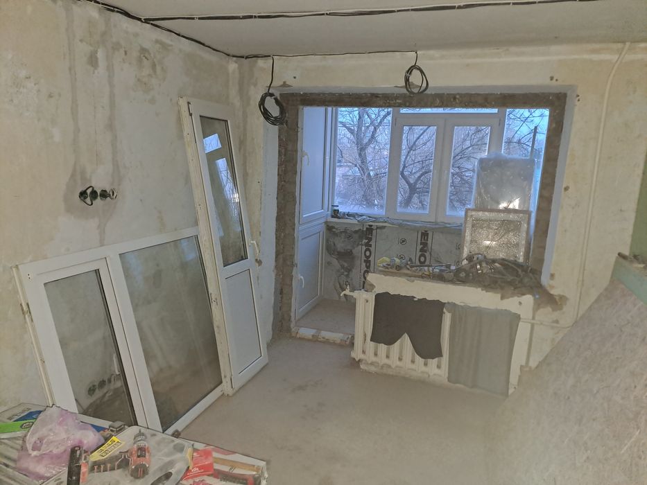 Продам  балконное окно и дверь.