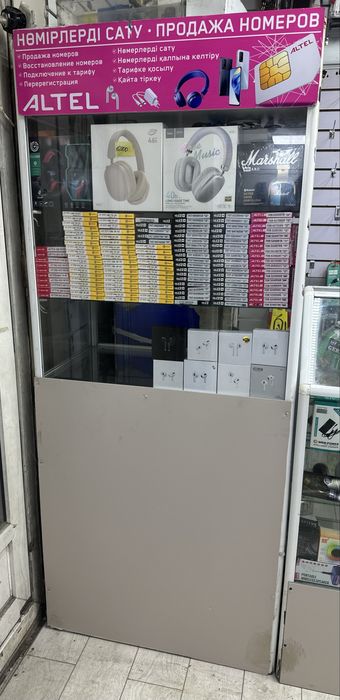 Продаеться Стеклянная витрина