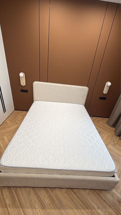 Кровать двухспальная