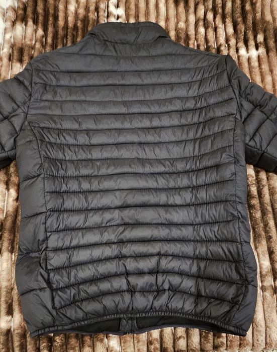 Продавам яке на PULL & BEAR M размер много запазено