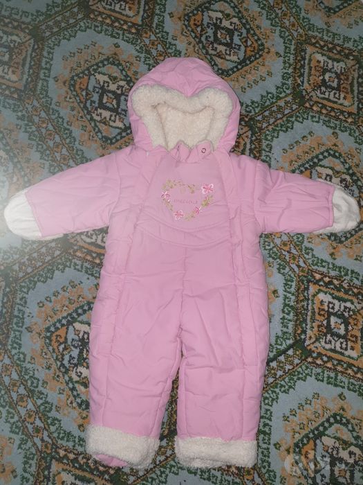 Продам 2 зимних комбинезона