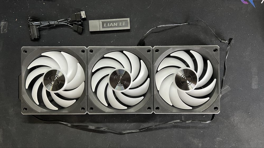 Set 3 ventilatoare Lian Li CL Wireless