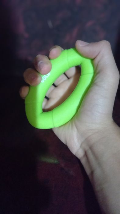 Qo‘lni tomirlarni chiqaruvchi sport rezinasi