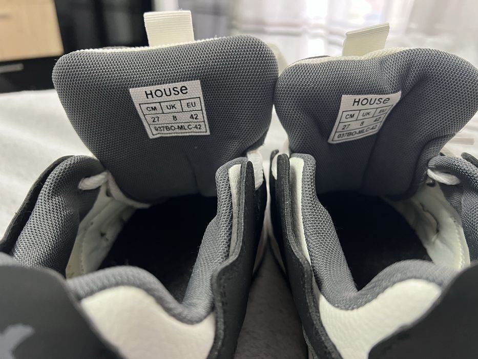 Adidasi marimea 42 House