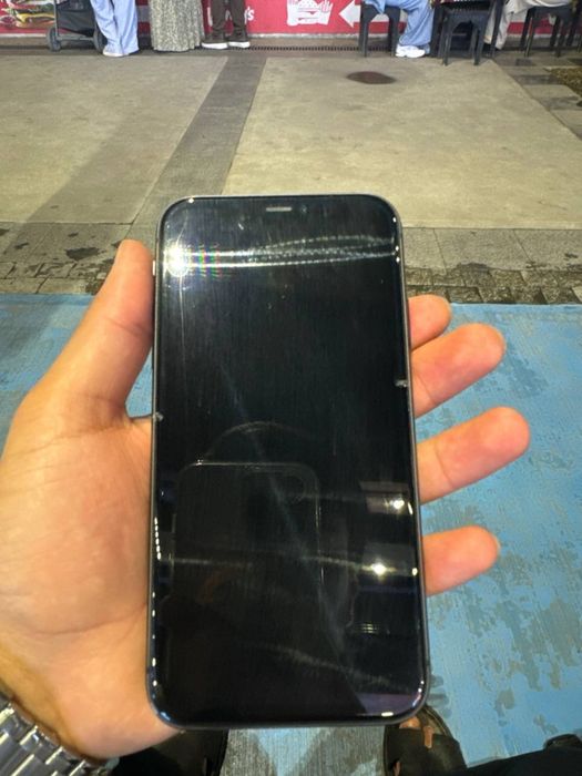 Iphone 11 64 gb yomkost 71%