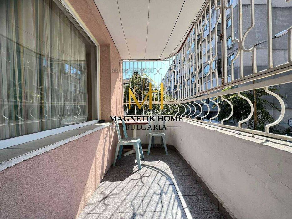 Уютен двустаен апартамент с дворна площадка до морската в ж.к. Лазур