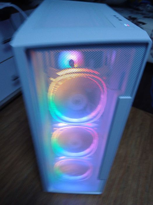 Настолен геймърски компютър, в гаранция