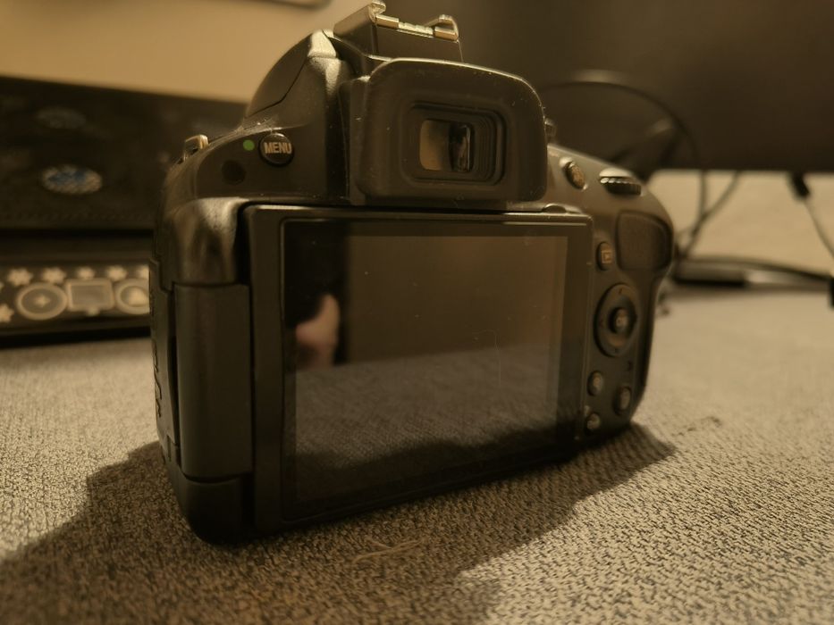 Nikon D5100 + obiectiv 18–55mm VR