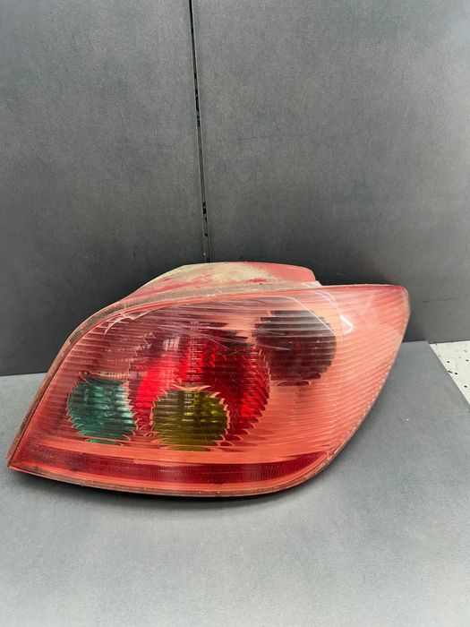 Lampa / Tripla stop dreapta pe aripa Peugeot 307 2001 1.6 MT (109 hp)