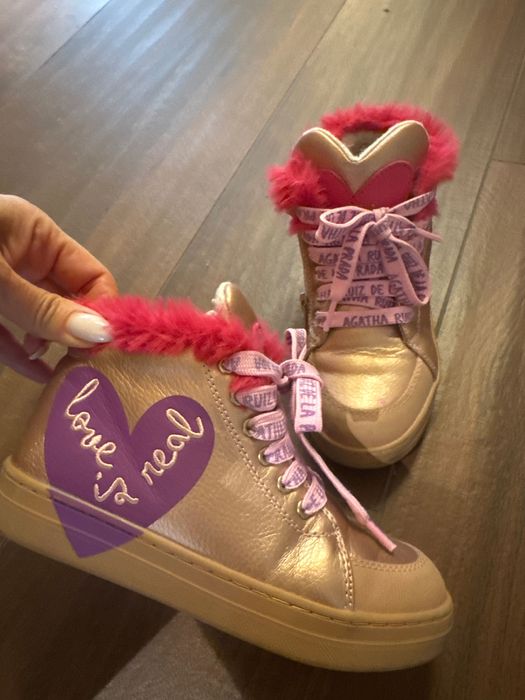 Дрехи и обувки  за момиче