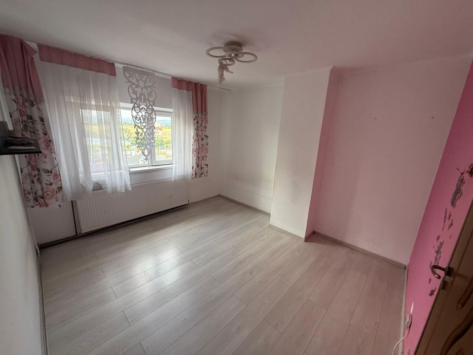 Vand apartament Floresti
