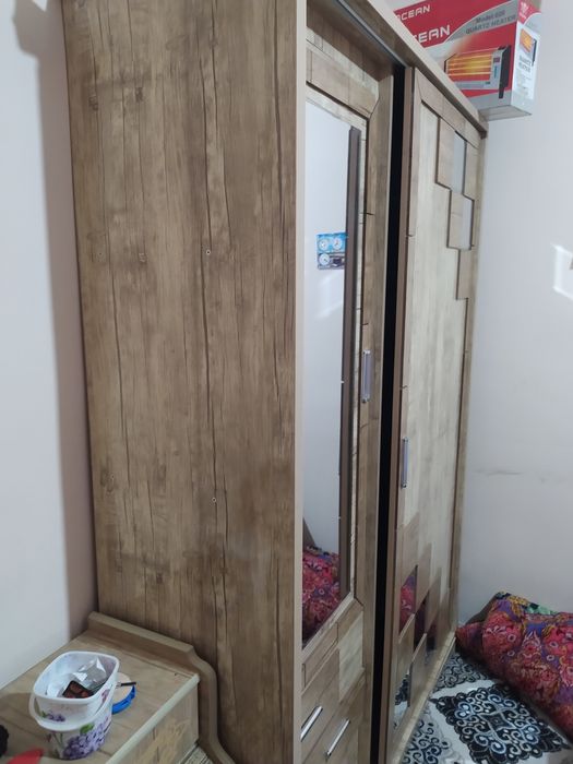 Шкаф Сотилади яхши караб тутилган тоза чизилмаган