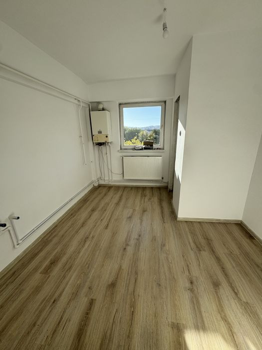 Vand apartament 3 camere decomandat negociabil