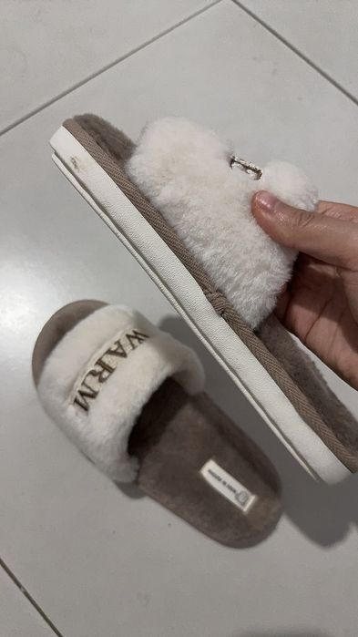 Женские тапочки.