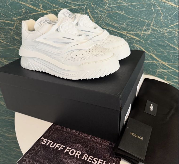 Adidasi versace odissea