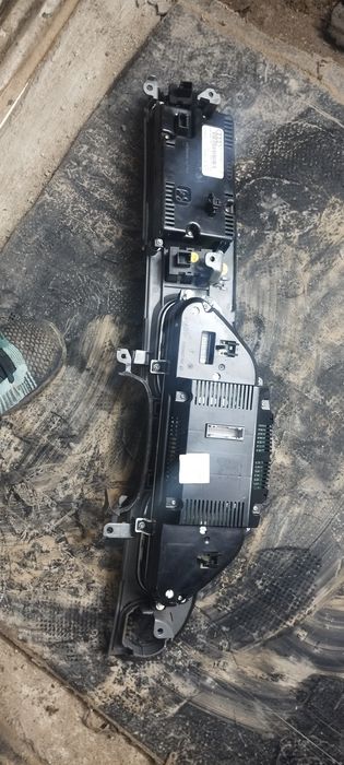 Конзола с километраж /нави audi a6 c6