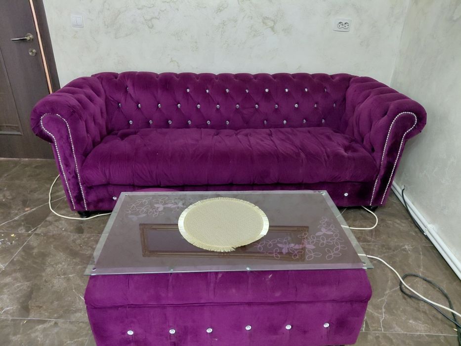 Canapea chesterfield