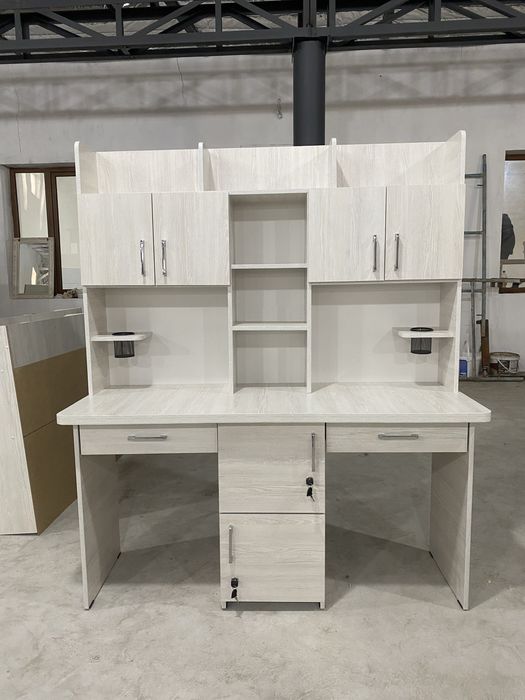 Письменный стол