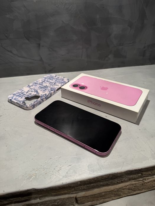 КАТО НОВ Iphone 16 Pink + подарък