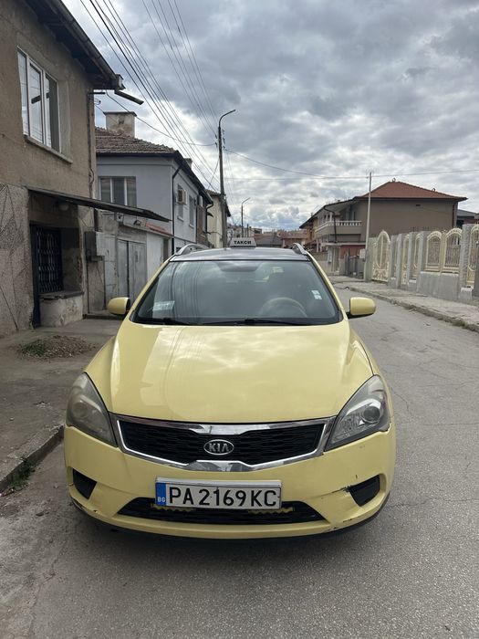 Лек автомобил KIA CEED  Жълта