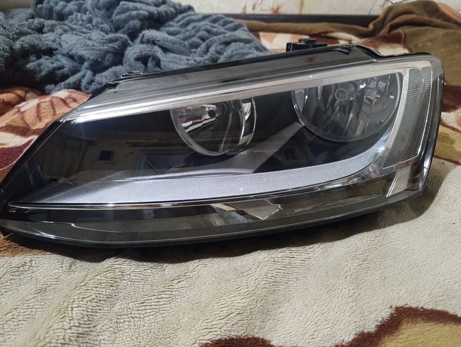 Фары на Фольксваген Jetta 6