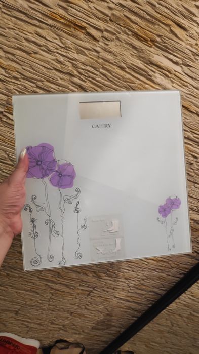 Продам весы  напольные camry