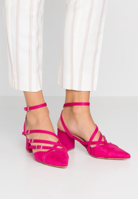 Продам розовые туфли