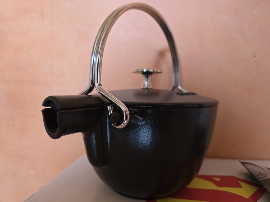 Чугунен Чайник на Staub