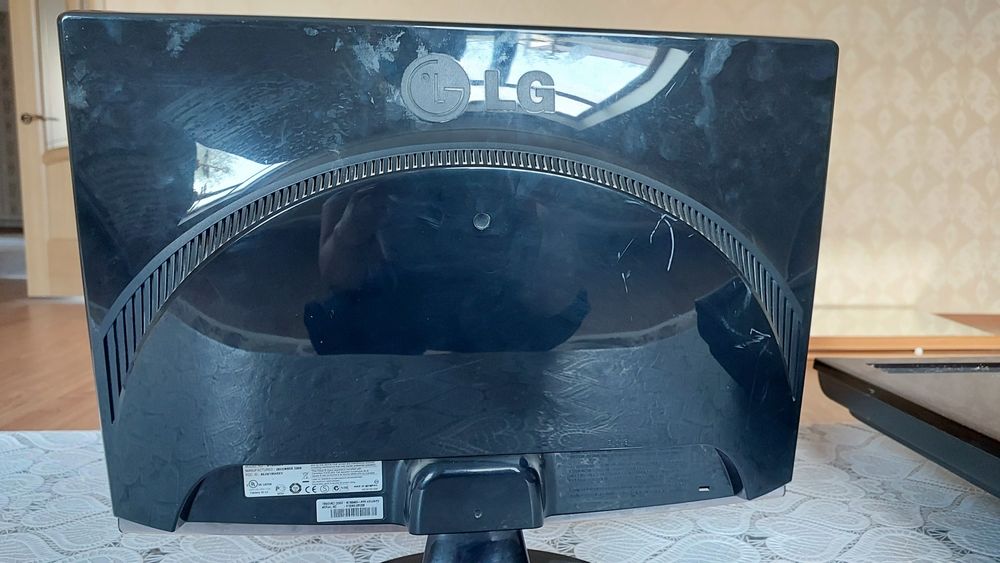 Монитор LG отдам за 10 тыс