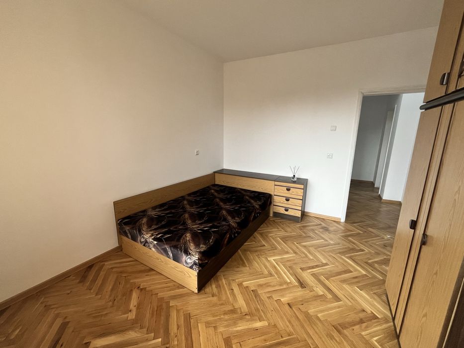 Дава се под наем Четиристаен апартамент в Разград, Варош - 120 кв.м за 433.5 € - Снимка #3