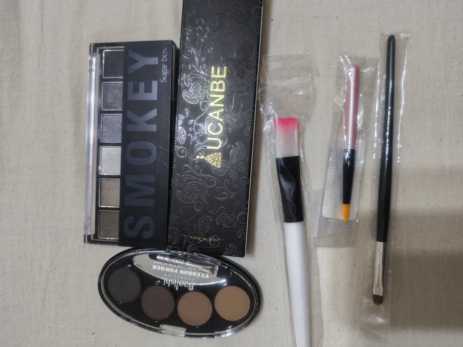 Лот от три комплекта сенки за очи + подарък