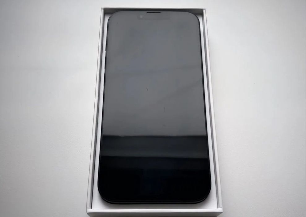 Продам Iphone 13
