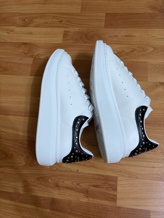 Alexander McQueen 42