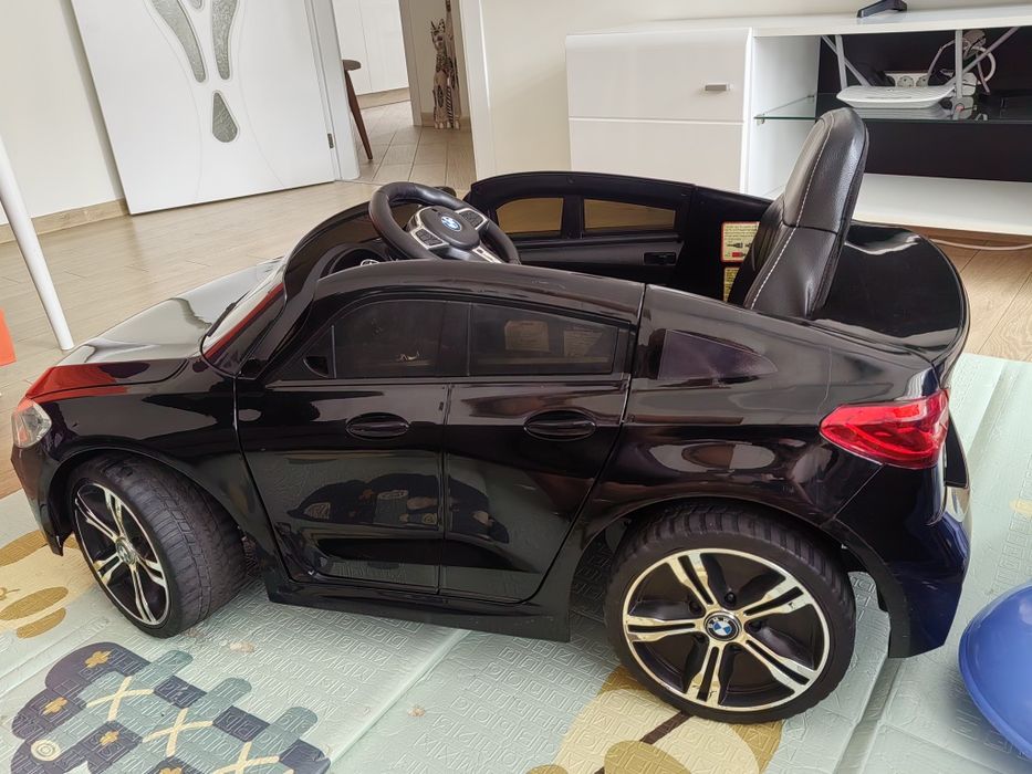 Акумулаторна кола BMW 6 GT,12V с меки гуми с кожена седалка