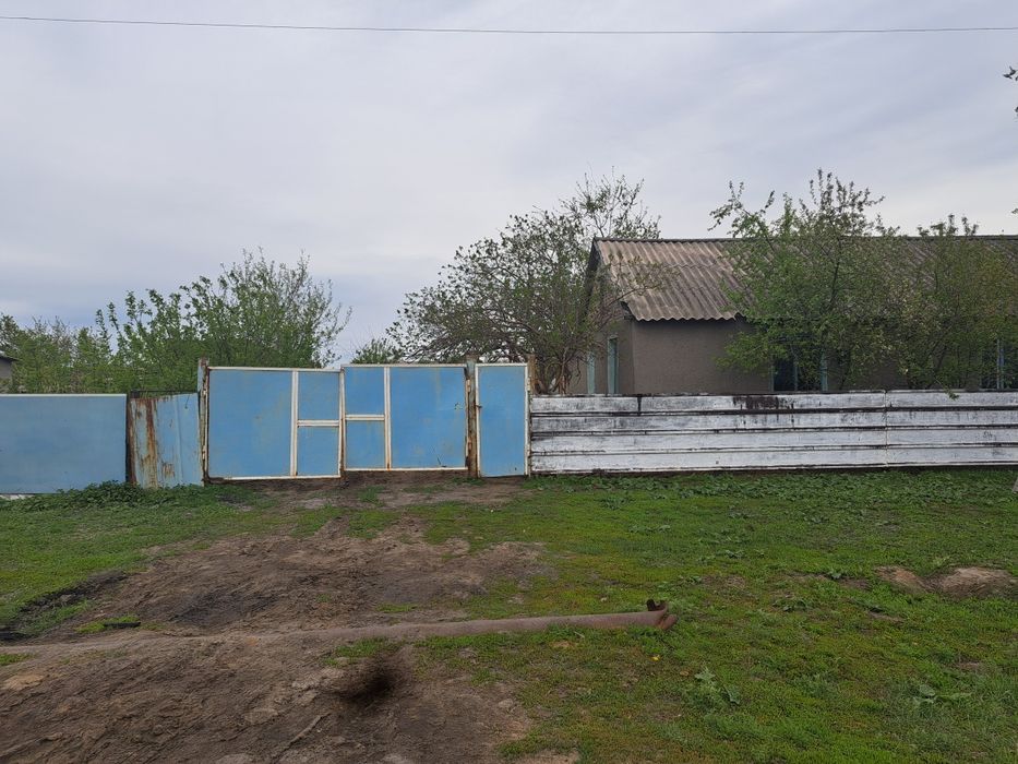 Продам дом возле школы