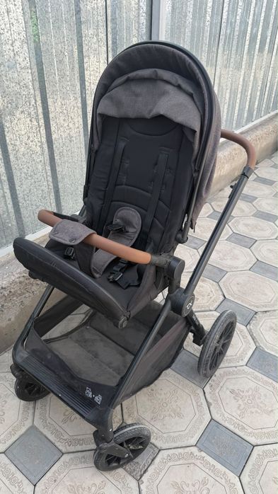 Новая коляска для ребенка