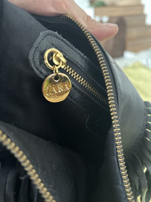 Geanta Zara din piele neagra cu franjuri,stil boho,accedirii metalice