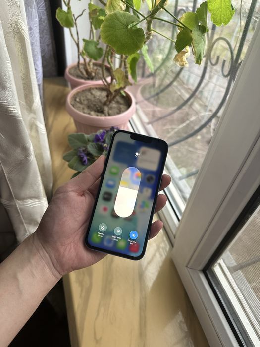 Продаю iPhone 13 в идеальном состояние