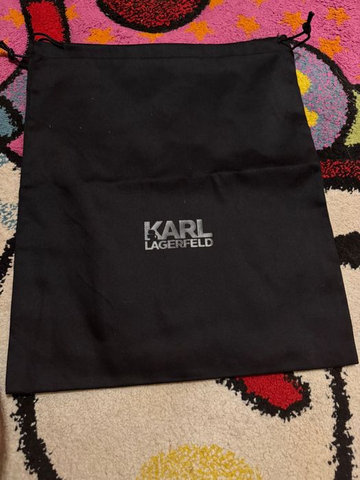 Vând Karl Lagerfeld