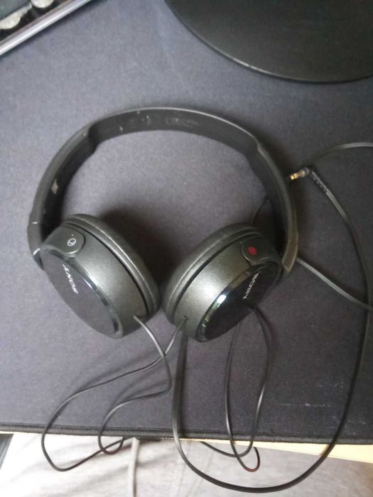 слушалки sony за слушане на музика