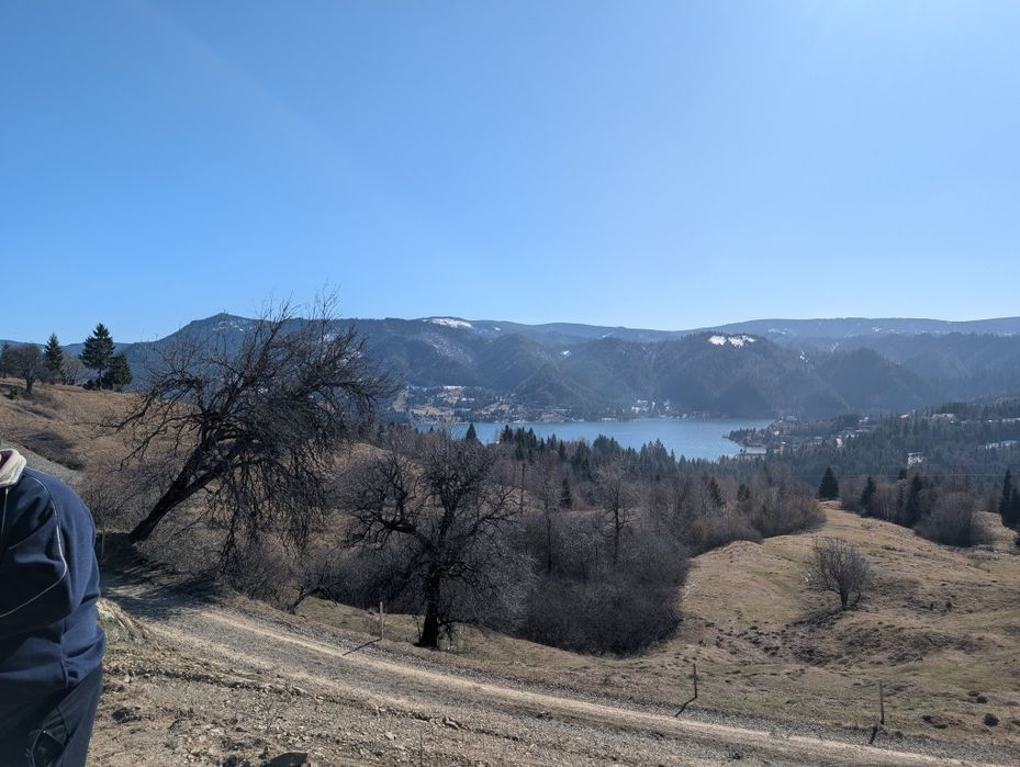 Teren Panoramic cu vedere spre lacul Colibita