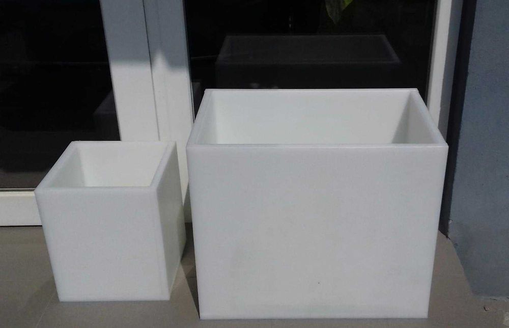 ghiveci plastic/ jardiniera polietilena/ suport ghivece flori